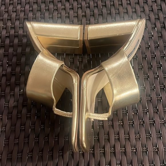 Nine West GoGo Sandals - Gold 8M - Picture 8 of 11